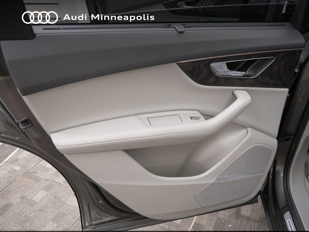 Thumbnail: 2023 Audi Q7 - 19