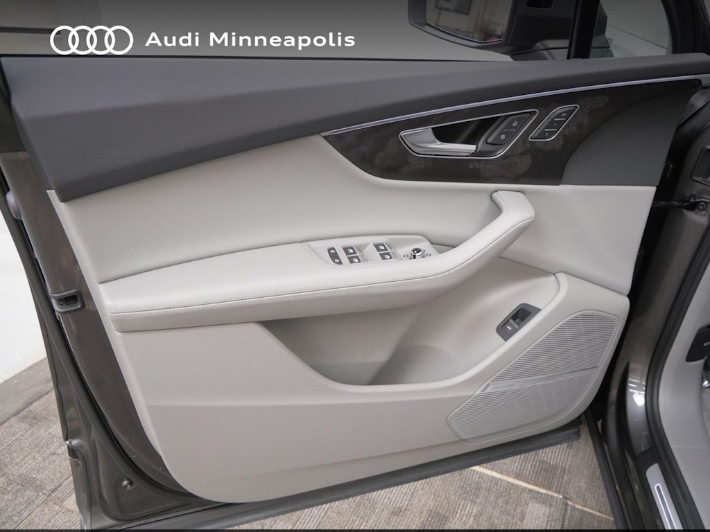 Thumbnail: 2023 Audi Q7 - 17