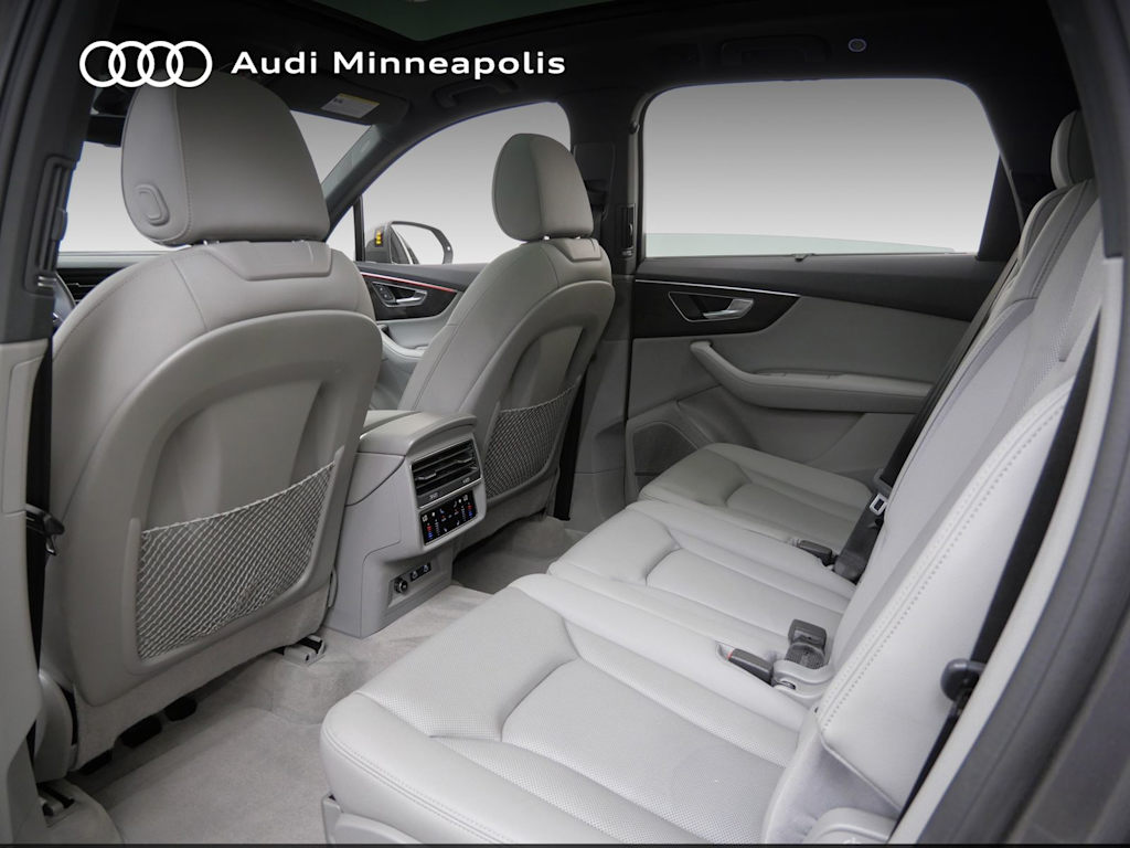 Thumbnail: 2023 Audi Q7 - 10