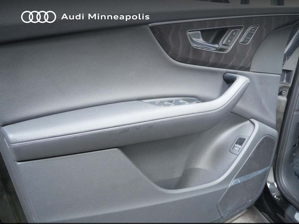 Thumbnail: 2023 Audi Q7 - 17