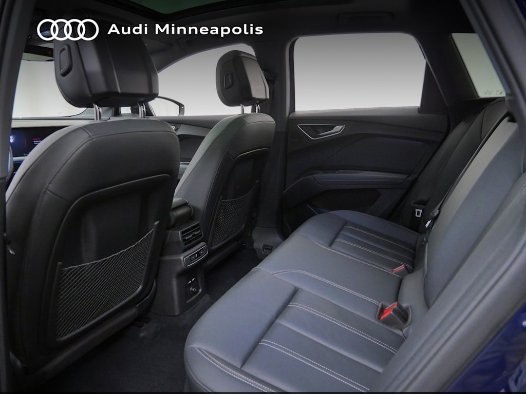 Thumbnail: 2023 Audi Q4 e-tron - 7