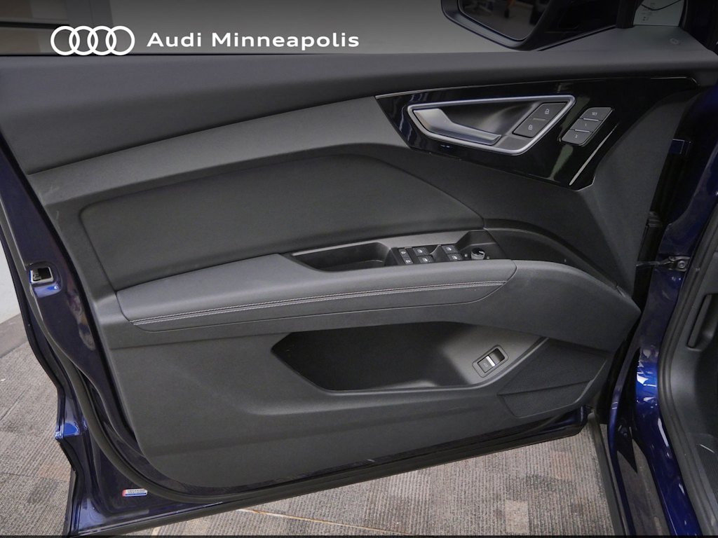 Thumbnail: 2023 Audi Q4 e-tron - 15