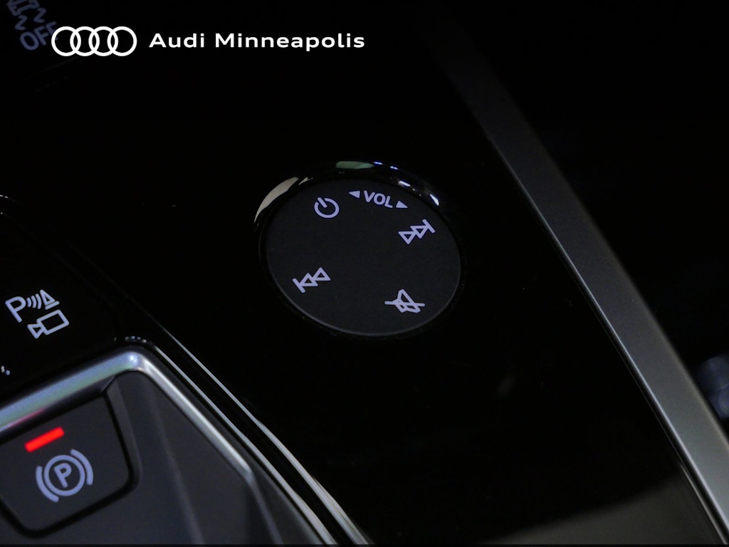 Thumbnail: 2023 Audi Q4 e-tron - 10