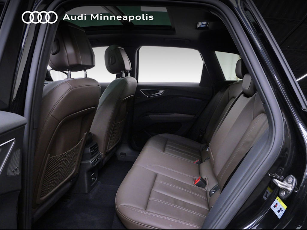 Thumbnail: 2023 Audi Q4 e-tron - 7
