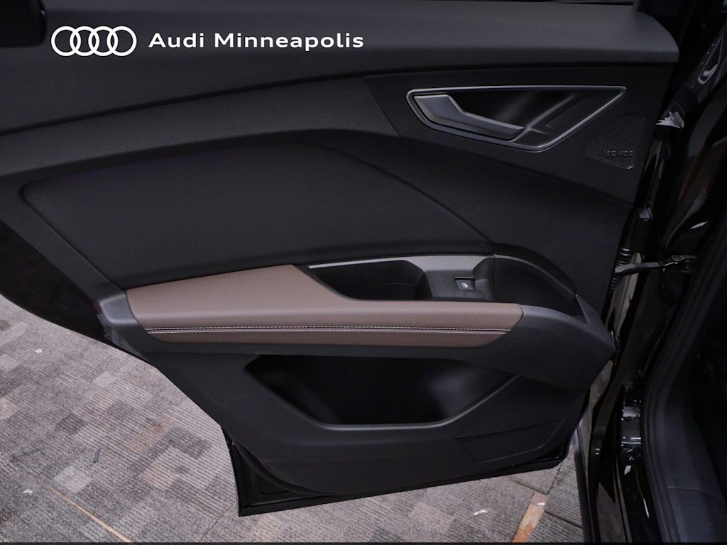 Thumbnail: 2023 Audi Q4 e-tron - 17
