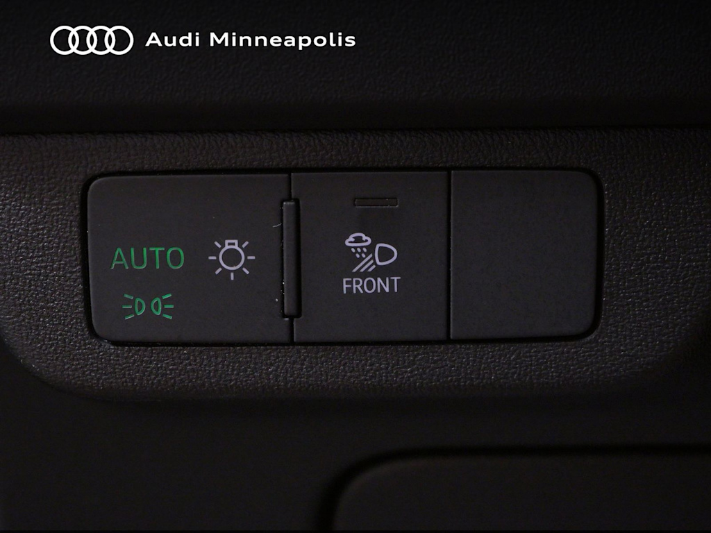 Thumbnail: 2023 Audi Q4 e-tron - 10