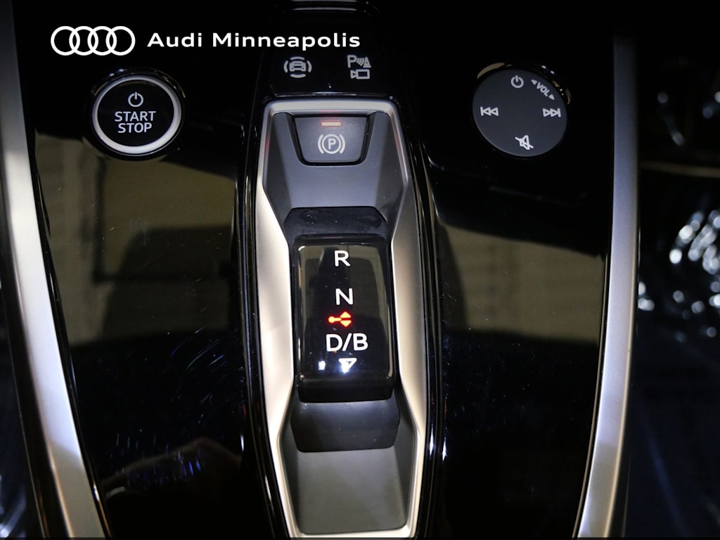 Thumbnail: 2023 Audi Q4 e-tron - 9