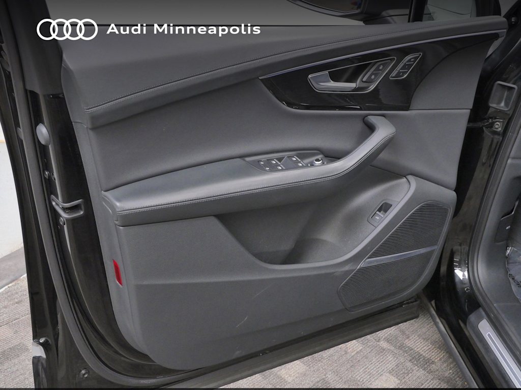 Thumbnail: 2023 Audi Q7 - 17