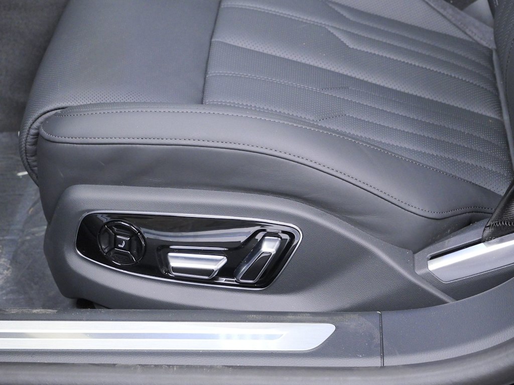 Thumbnail: 2026 Audi A8 - 13