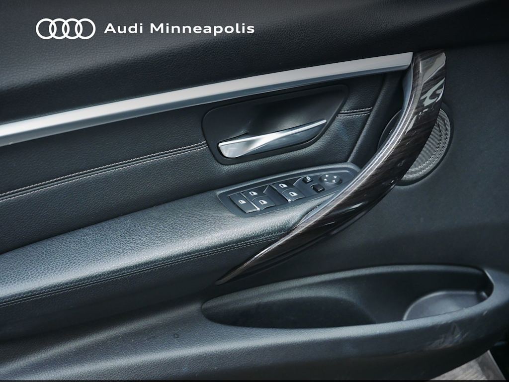 Thumbnail: 2016 BMW 3 Series - 17