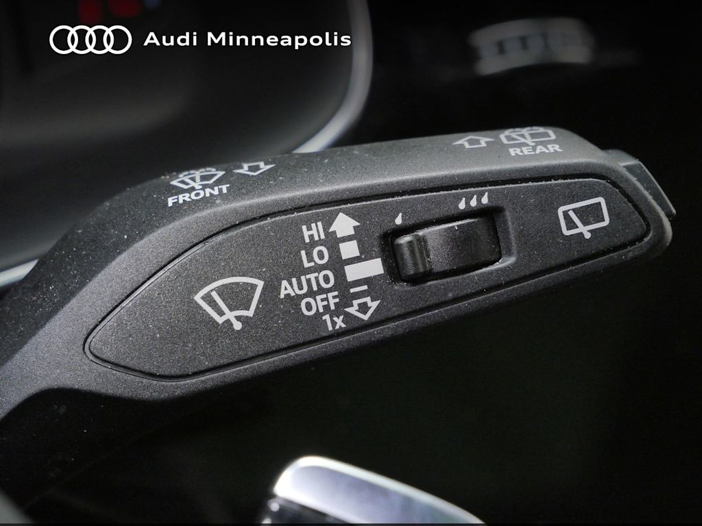 Thumbnail: 2022 Audi RS Q8 - 9