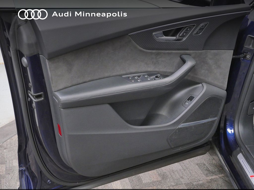 Thumbnail: 2022 Audi RS Q8 - 17