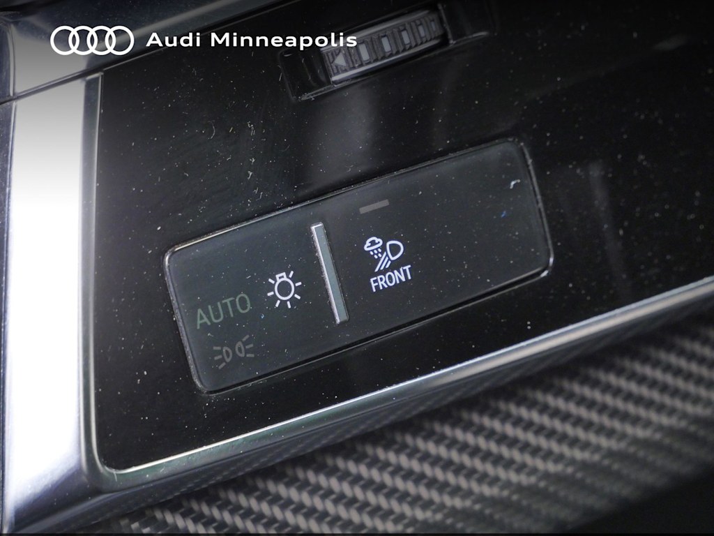 Thumbnail: 2022 Audi RS Q8 - 21