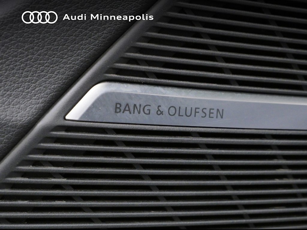 Thumbnail: 2022 Audi RS Q8 - 10