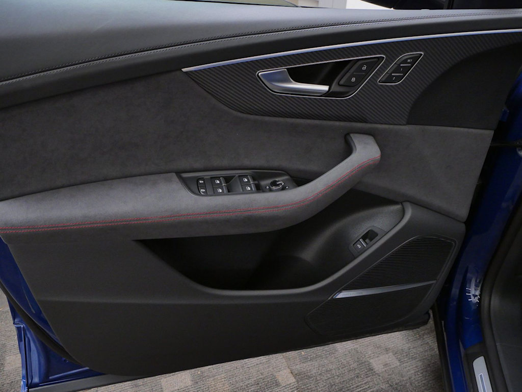 Thumbnail: 2026 Audi RS Q8 - 12