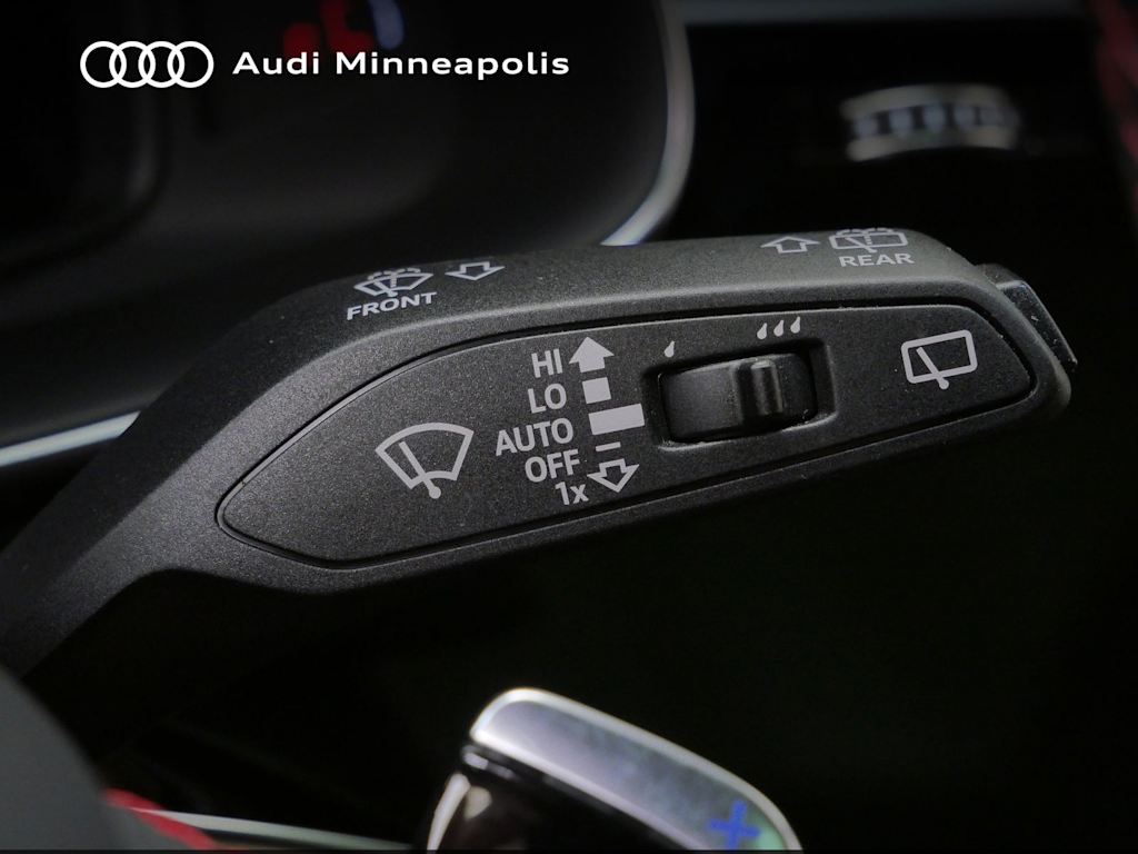 Thumbnail: 2023 Audi RS Q8 - 26