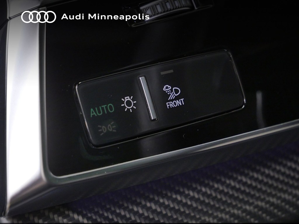 Thumbnail: 2023 Audi RS Q8 - 10