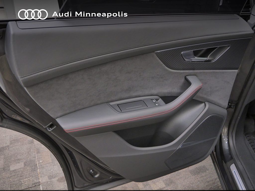 Thumbnail: 2023 Audi RS Q8 - 17