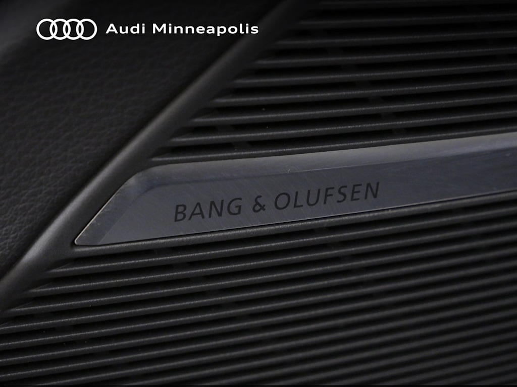 Thumbnail: 2023 Audi RS Q8 - 7