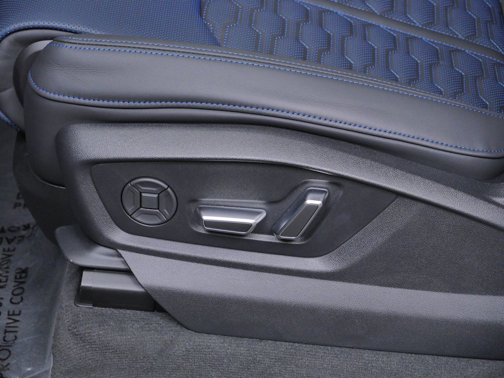 Thumbnail: 2026 Audi RS Q8 - 13