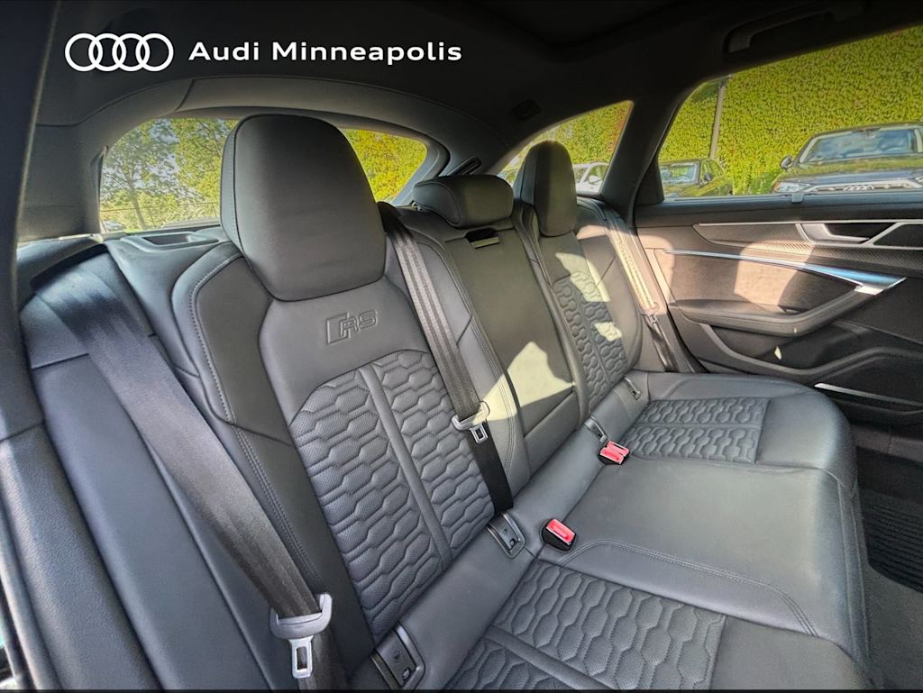 Thumbnail: 2024 Audi RS 6 - 8