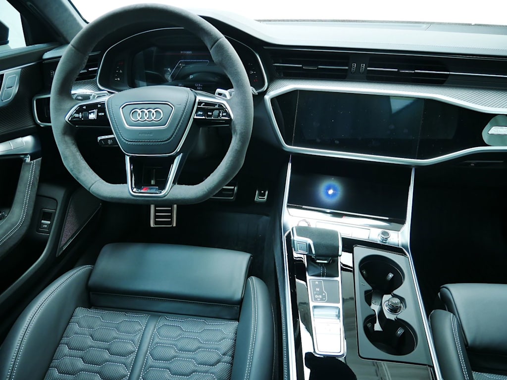 Thumbnail: 2025 Audi RS 6 - 6