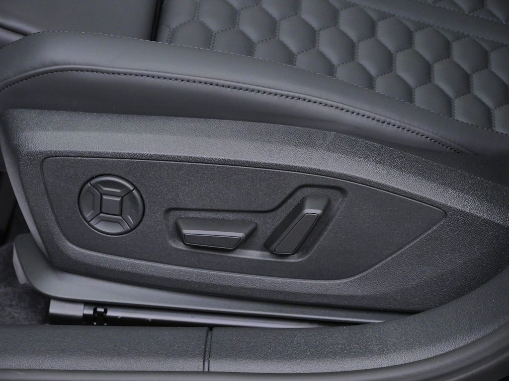 Thumbnail: 2026 Audi RS 3 - 13