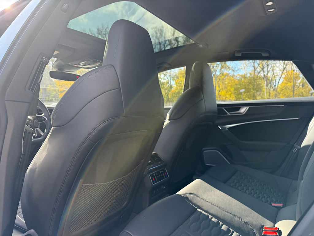 Thumbnail: 2024 Audi RS 7 - 6