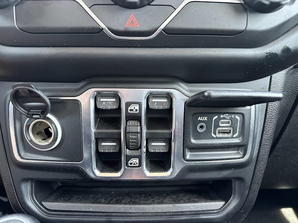 Thumbnail: 2018 Jeep Wrangler - 37