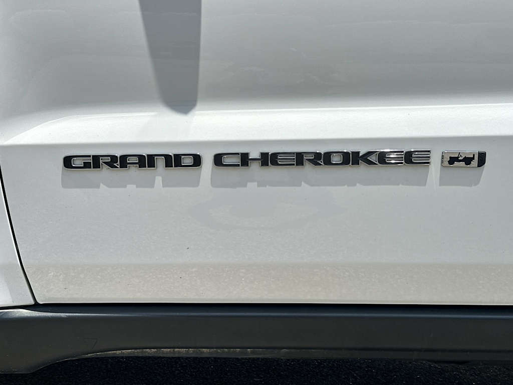 Thumbnail: 2022 Jeep Grand Cherokee - 25
