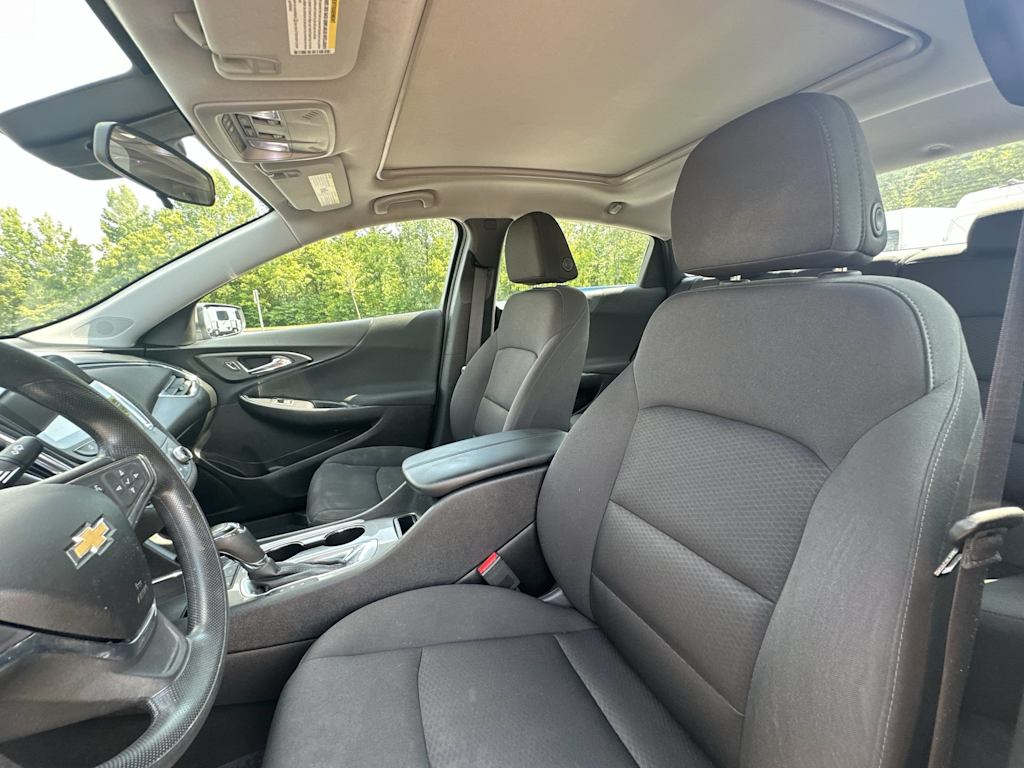 Thumbnail: 2019 Chevrolet Malibu - 11