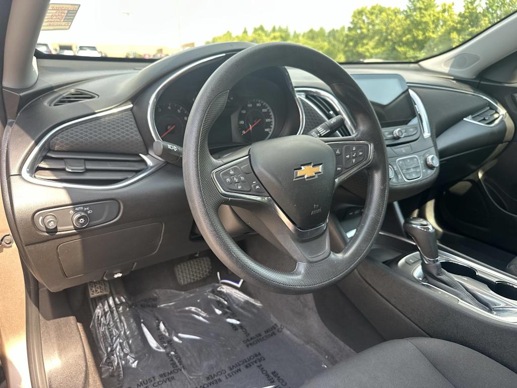 Thumbnail: 2019 Chevrolet Malibu - 2