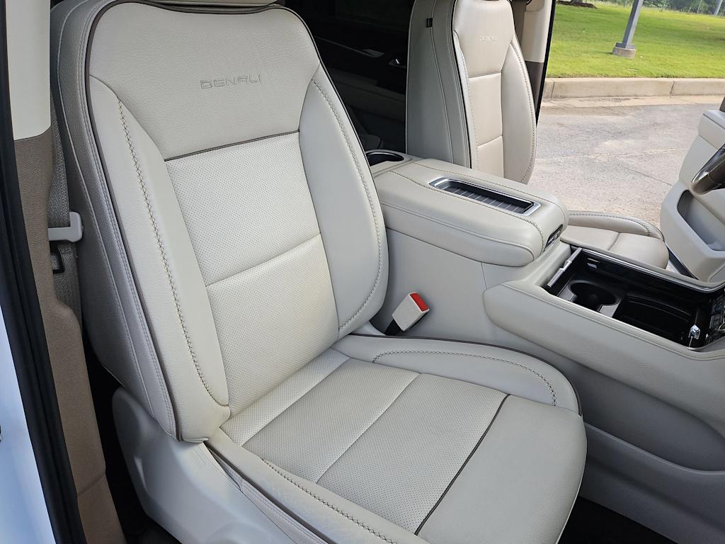 Thumbnail: 2021 GMC Yukon XL - 41