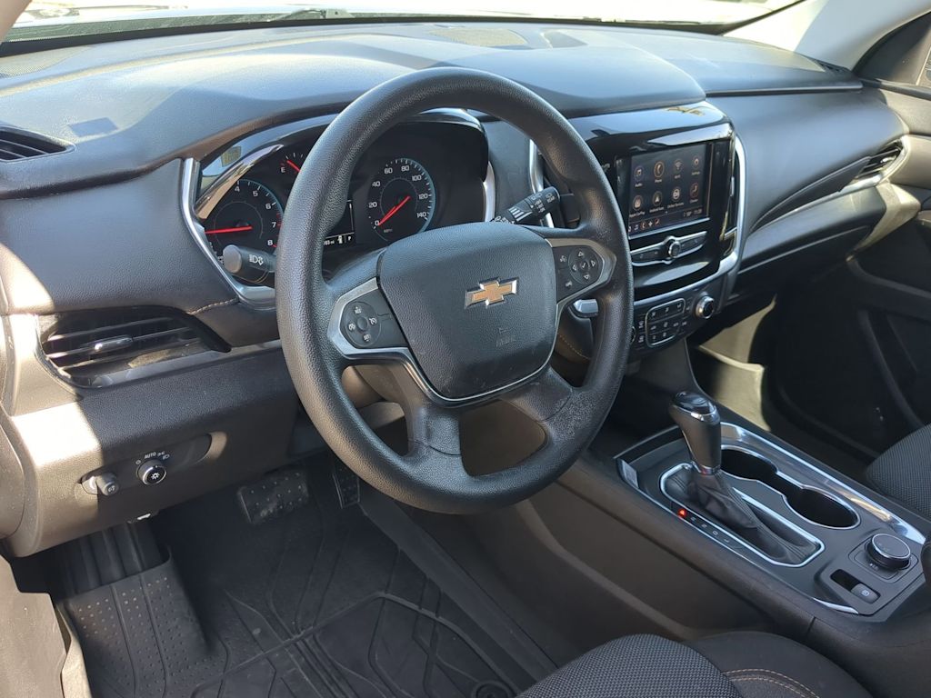 2020 Chevrolet Traverse LS 2