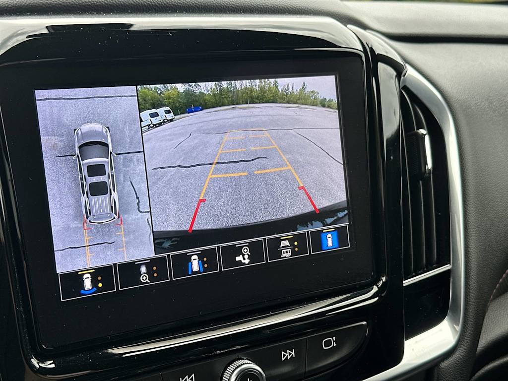 Thumbnail: 2022 Chevrolet Traverse - 14