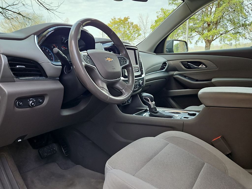 Thumbnail: 2021 Chevrolet Traverse - 2