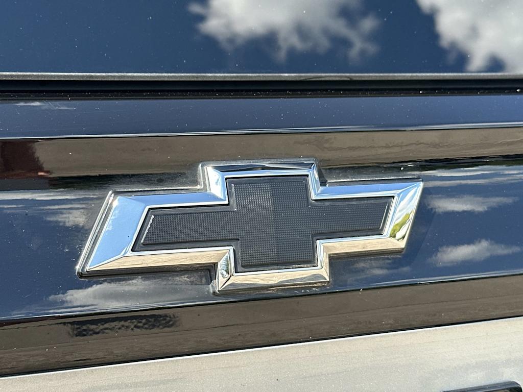 Thumbnail: 2025 Chevrolet Suburban - 7
