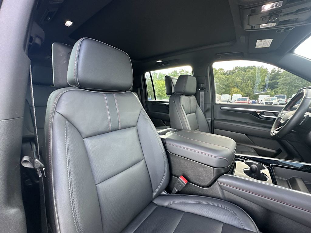 Thumbnail: 2025 Chevrolet Suburban - 31