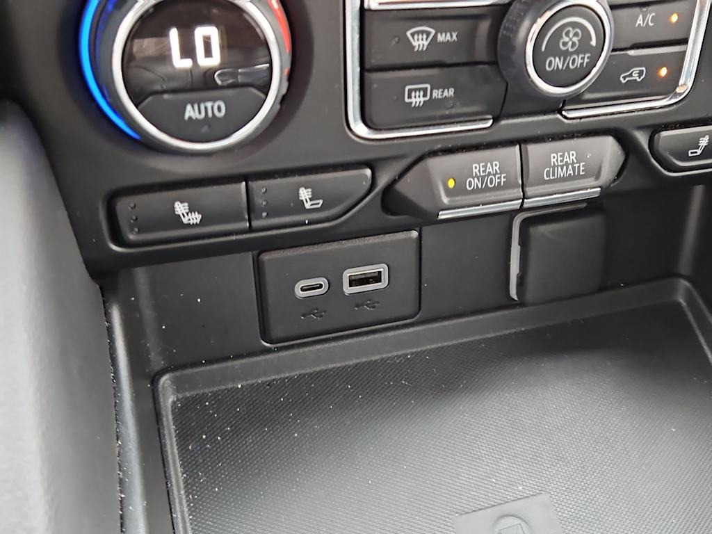 Thumbnail: 2024 Chevrolet Tahoe - 33