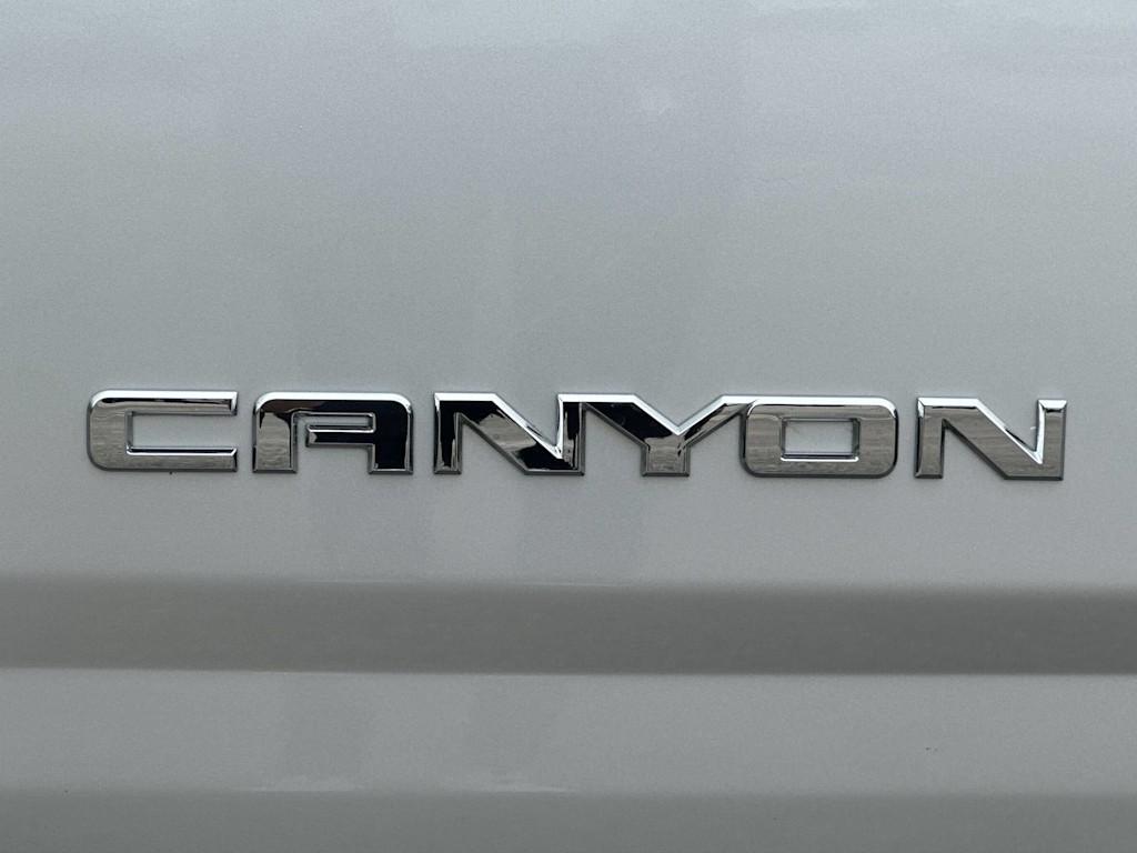 Thumbnail: 2015 GMC Canyon - 28