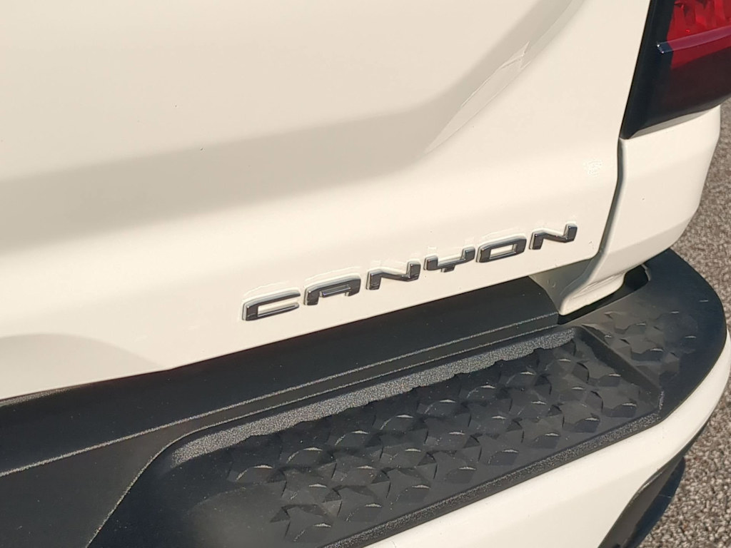 2024 GMC Canyon Denali 24