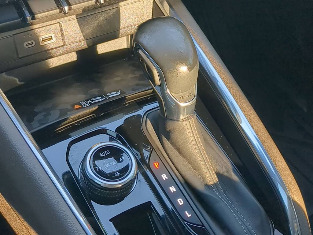 2024 GMC Canyon Denali 15