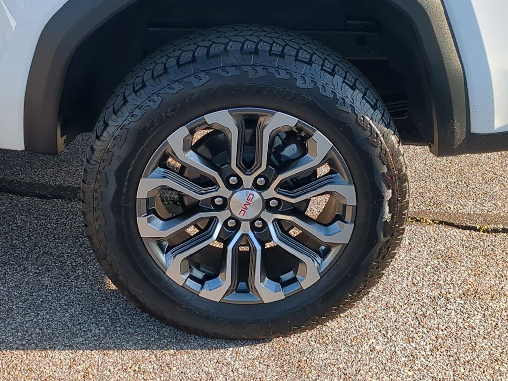 2024 GMC Canyon Denali 8