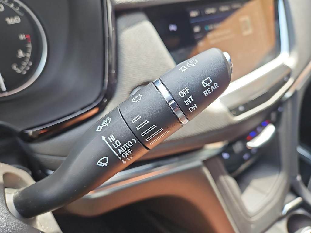 Thumbnail: 2024 Cadillac XT5 - 16