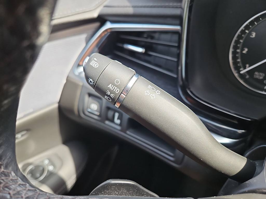 Thumbnail: 2024 Cadillac XT5 - 32