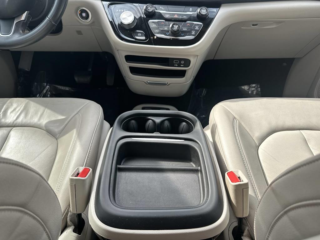 Thumbnail: 2017 Chrysler Pacifica - 35
