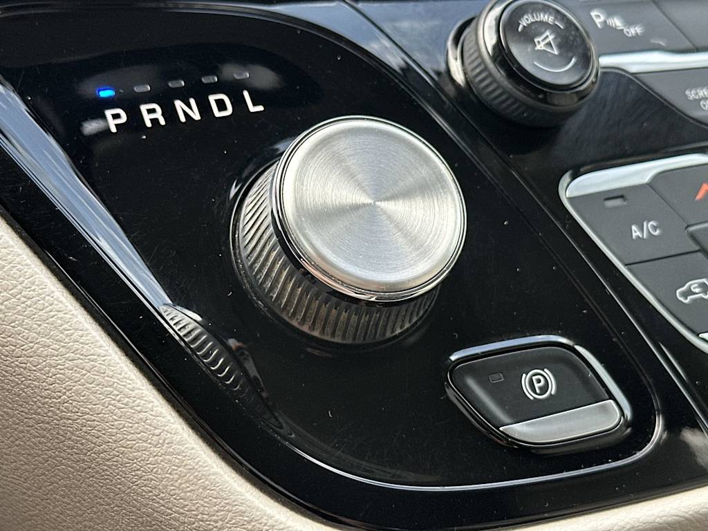 Thumbnail: 2017 Chrysler Pacifica - 37