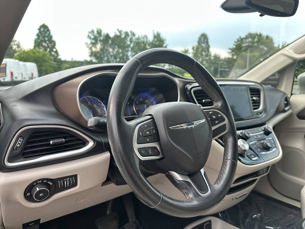 Thumbnail: 2017 Chrysler Pacifica - 2