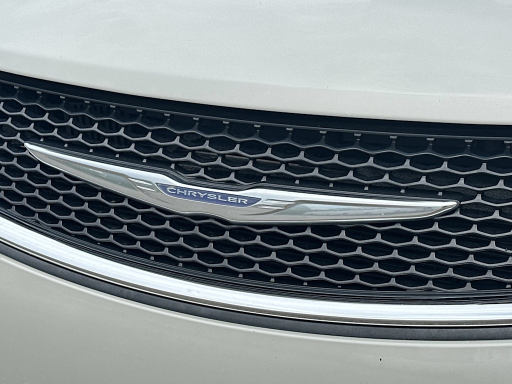 Thumbnail: 2017 Chrysler Pacifica - 7