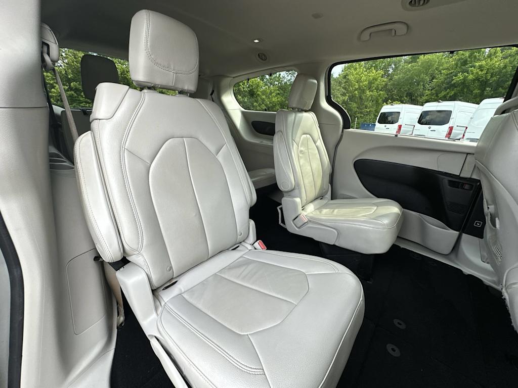 Thumbnail: 2017 Chrysler Pacifica - 28